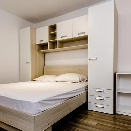 Appartement Punta - *